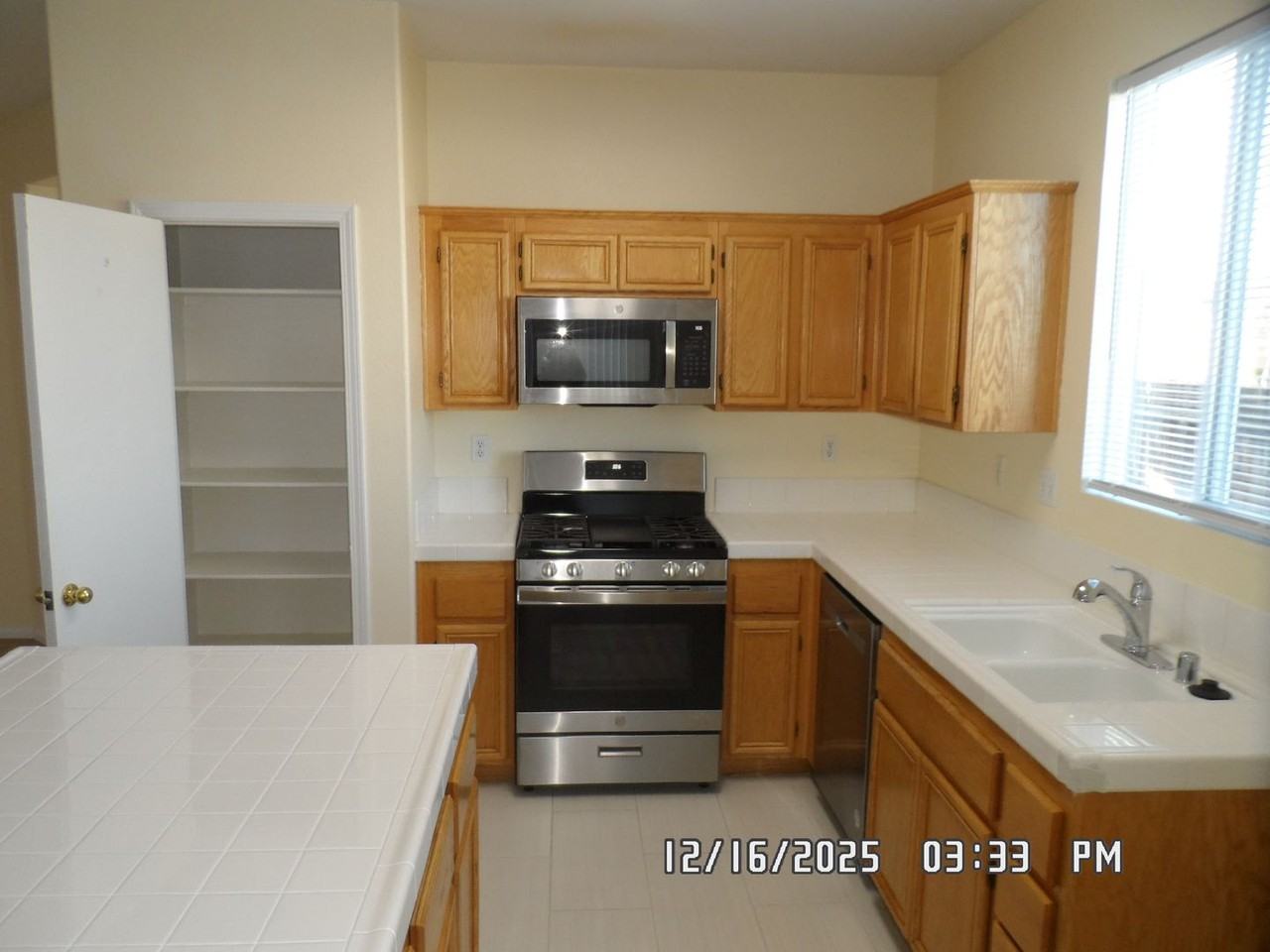 13247 Acacia Ave - Photo 5 of 40