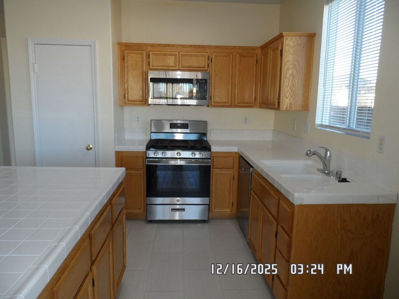 13247 Acacia Ave - Photo 7 of 40