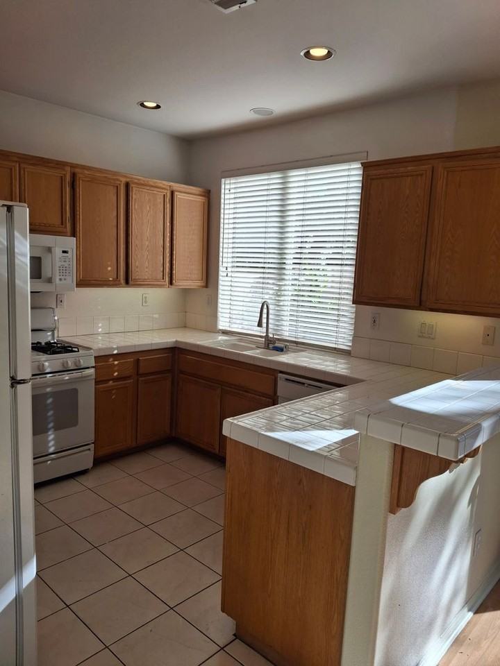 2817 W Canyon Ave - Photo 6 of 20