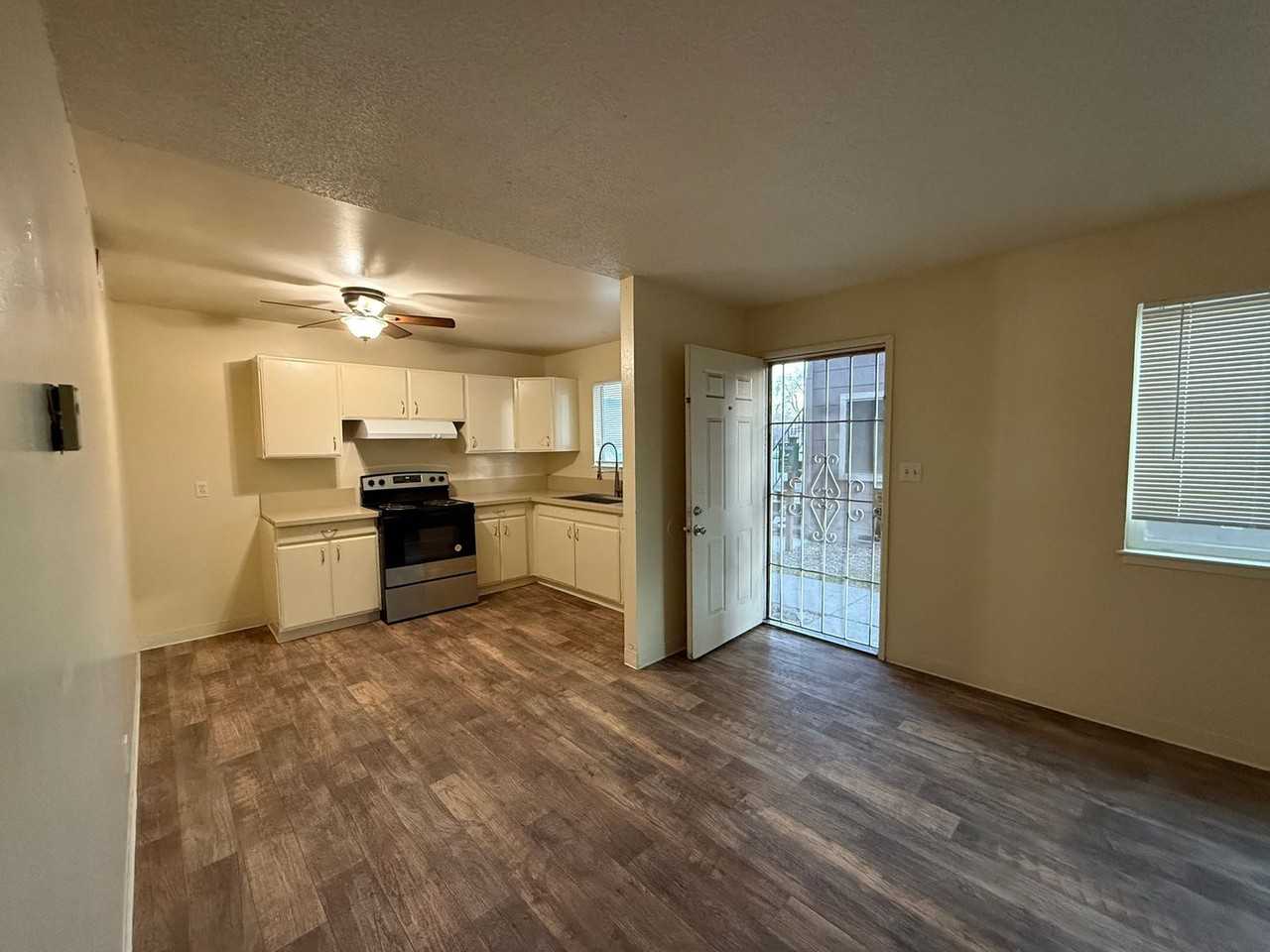 420 Lee St - Photo 5 of 11