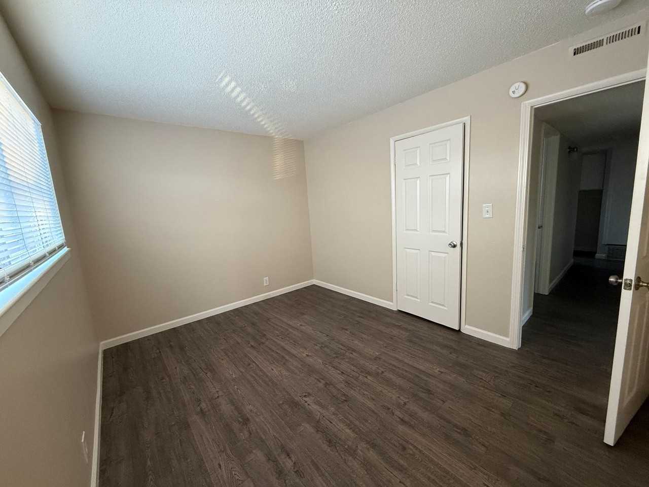 420 Lee St - Photo 6 of 11