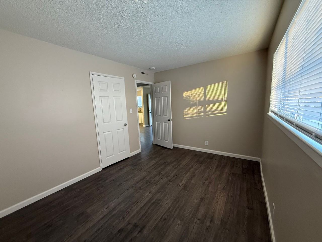 420 Lee St - Photo 7 of 11