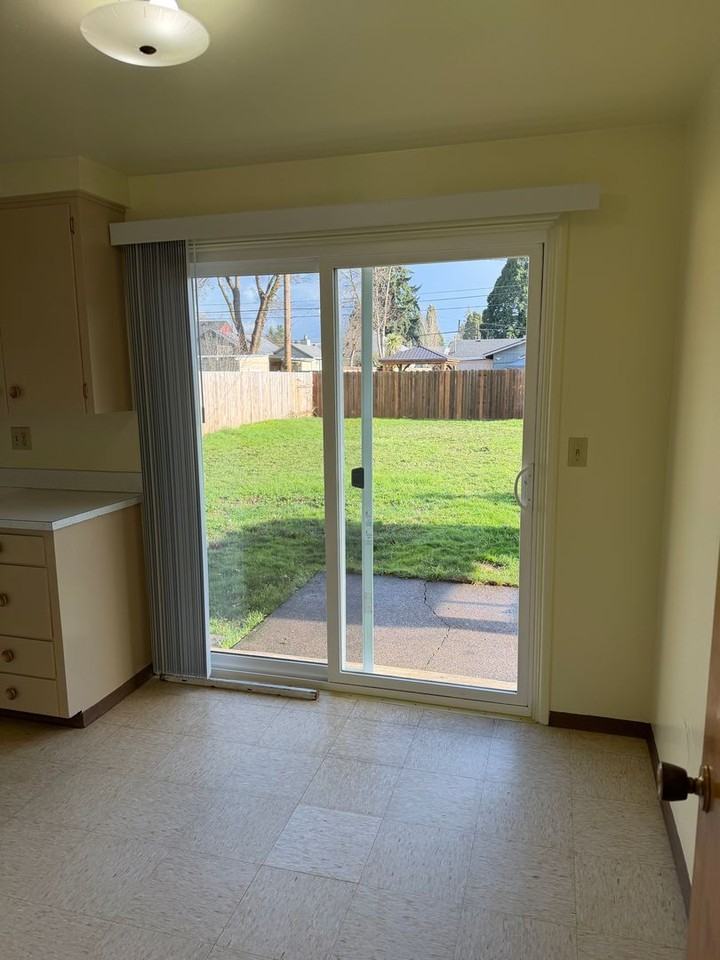 839 3rd Pl - Photo 7 of 27