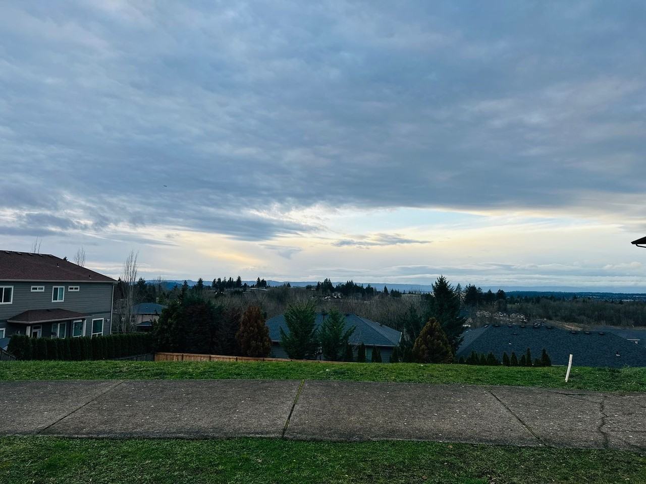 1740 Nw Klickitat St - Photo 3 of 49