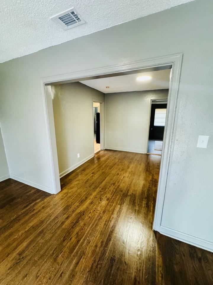 1828 Mitchell St #NA - Photo 3 of 8