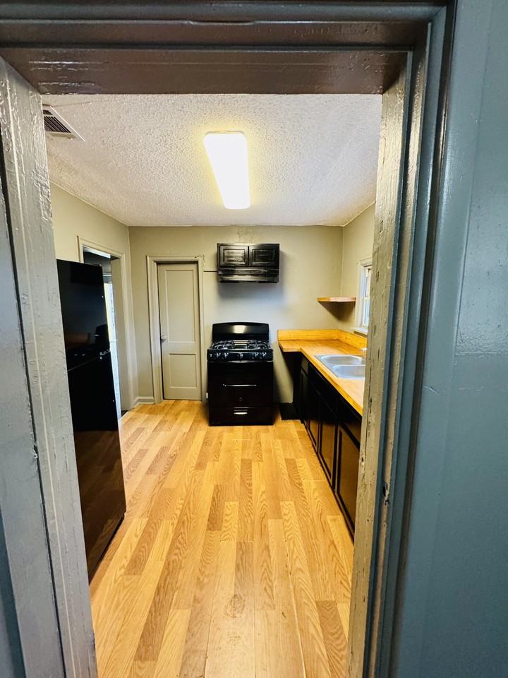 1828 Mitchell St #NA - Photo 4 of 8