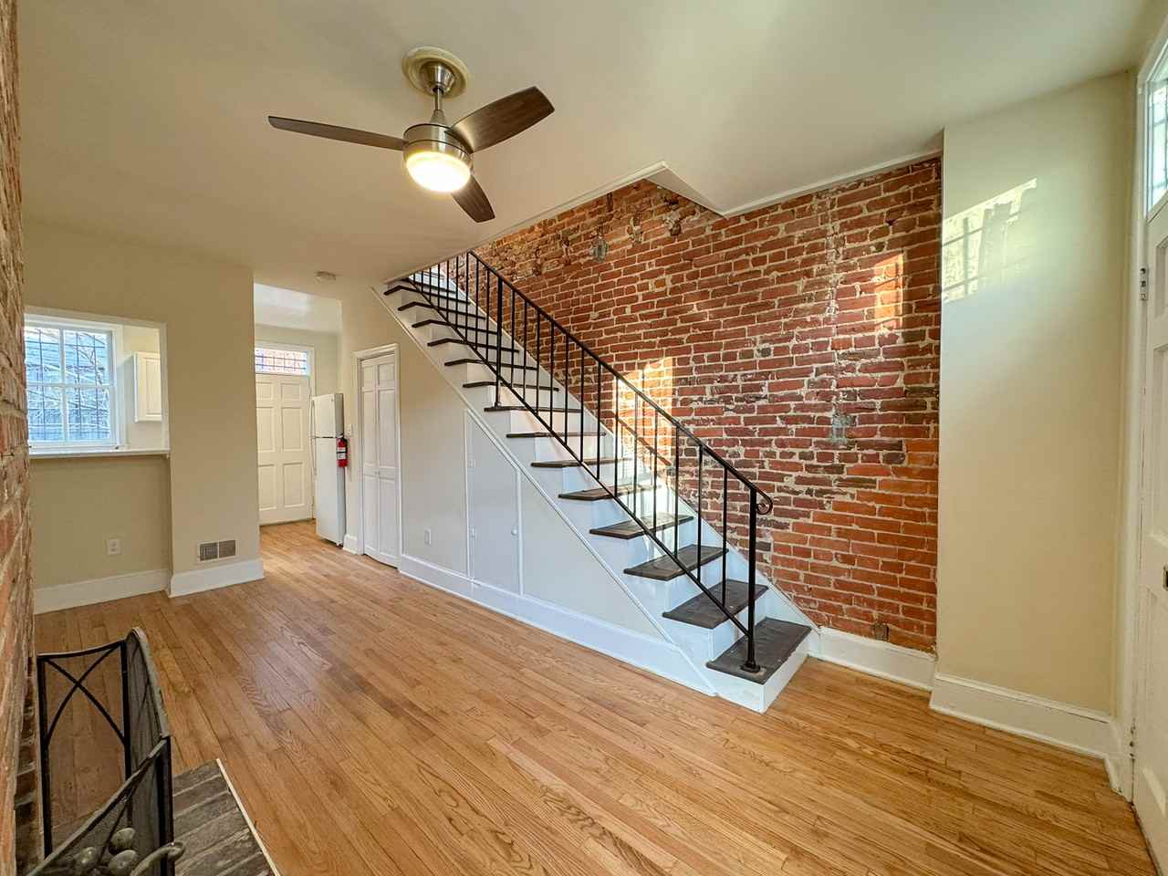 1226 G Street SE - Photo 4 of 38