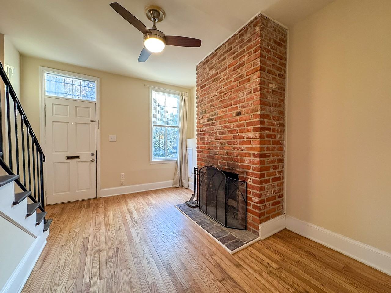 1226 G Street SE - Photo 5 of 38