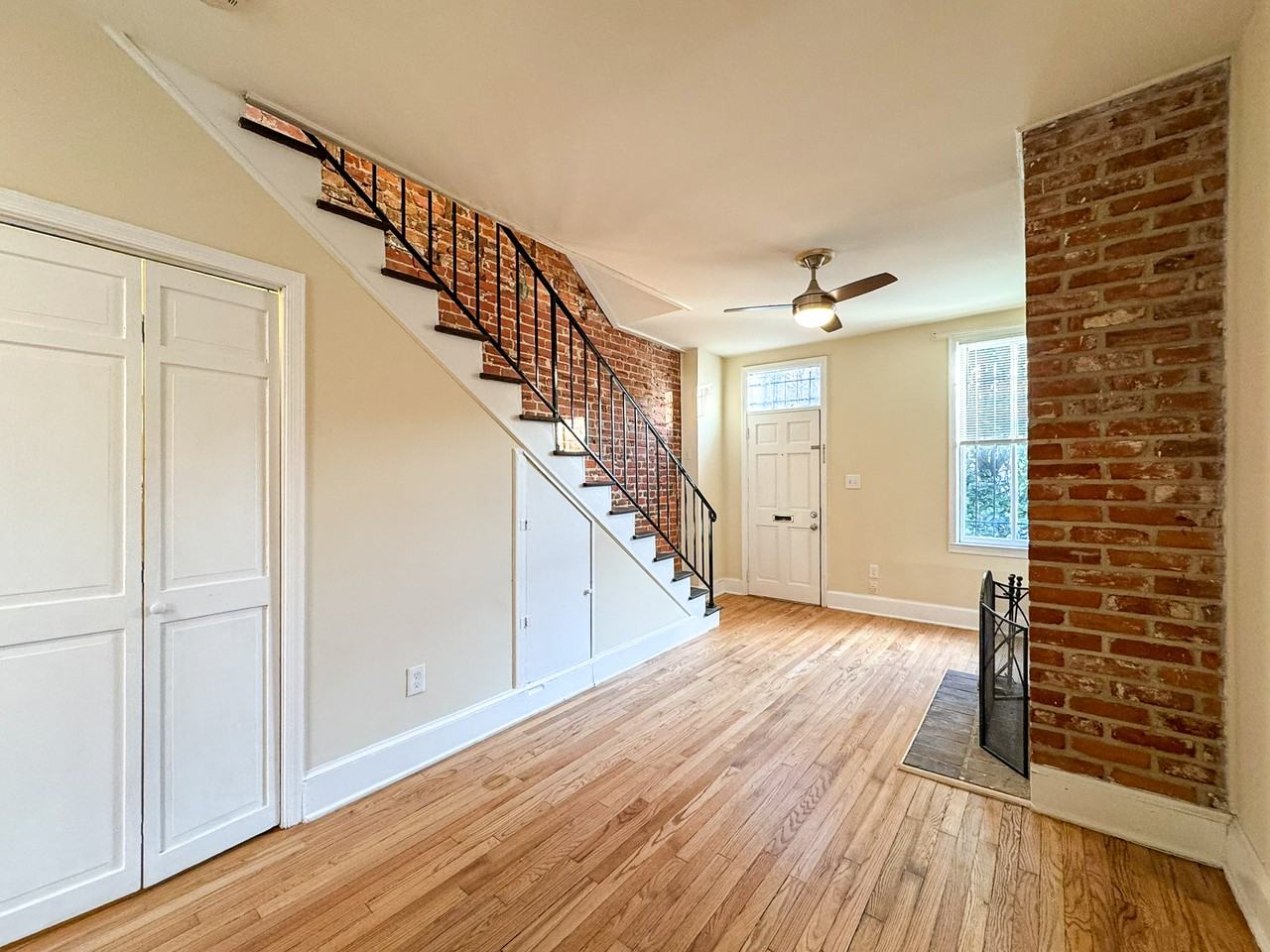 1226 G Street SE - Photo 7 of 38