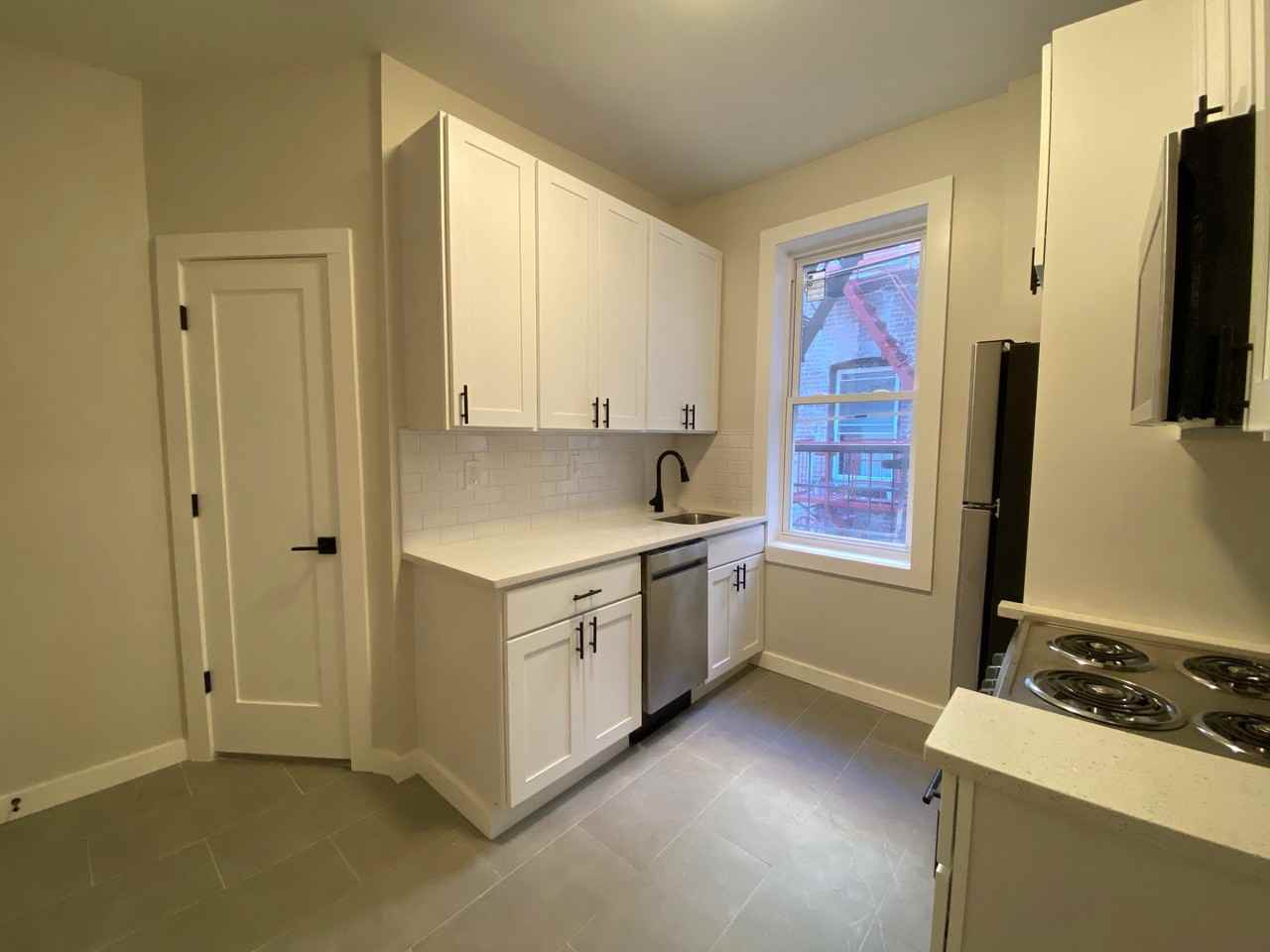 5604-8 Hudson Ave - Photo 2 of 8