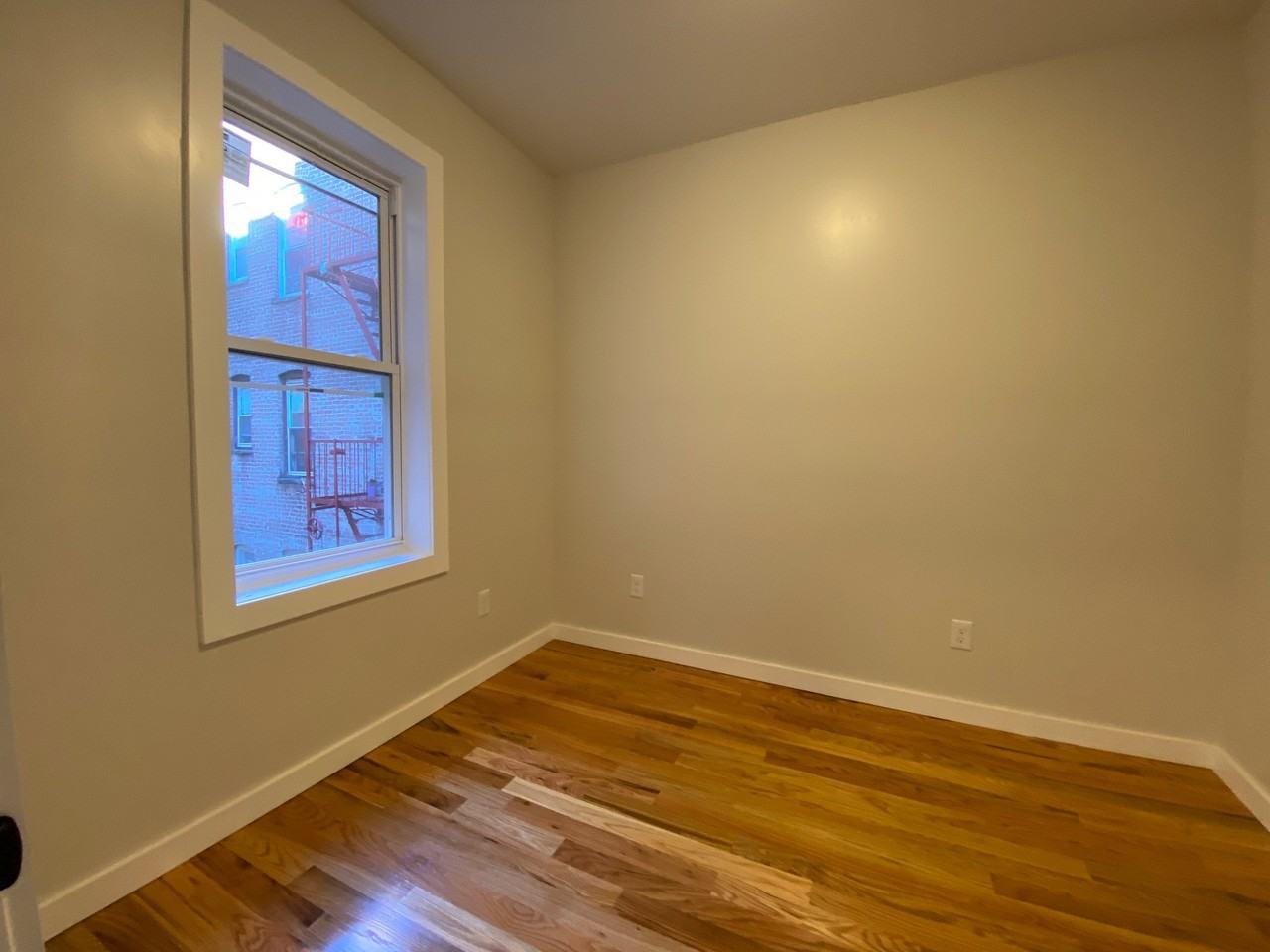 5604-8 Hudson Ave - Photo 7 of 8