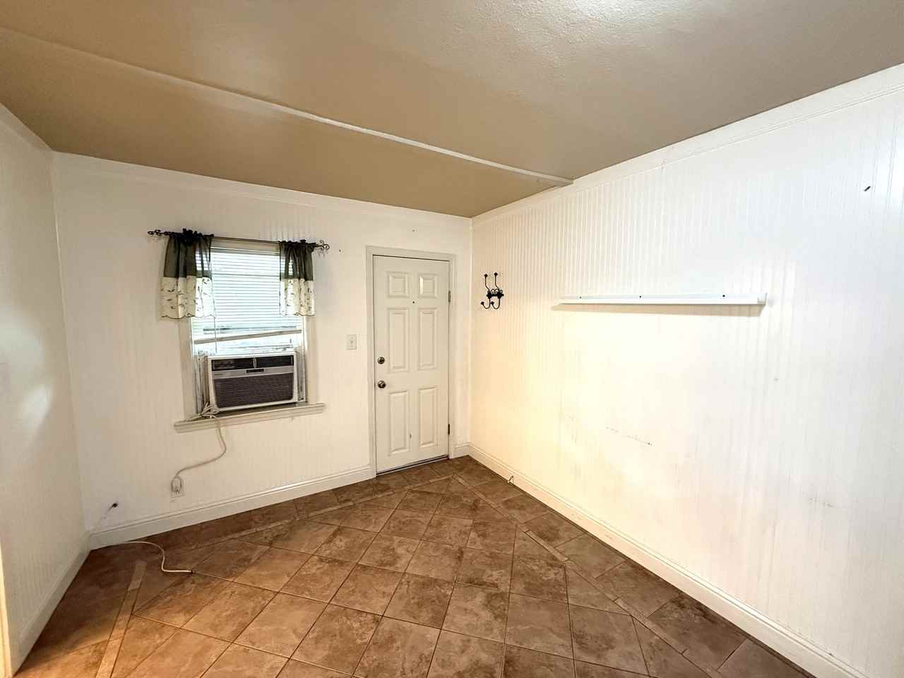 385 East 12th Street (KC) - Photo 3 of 8