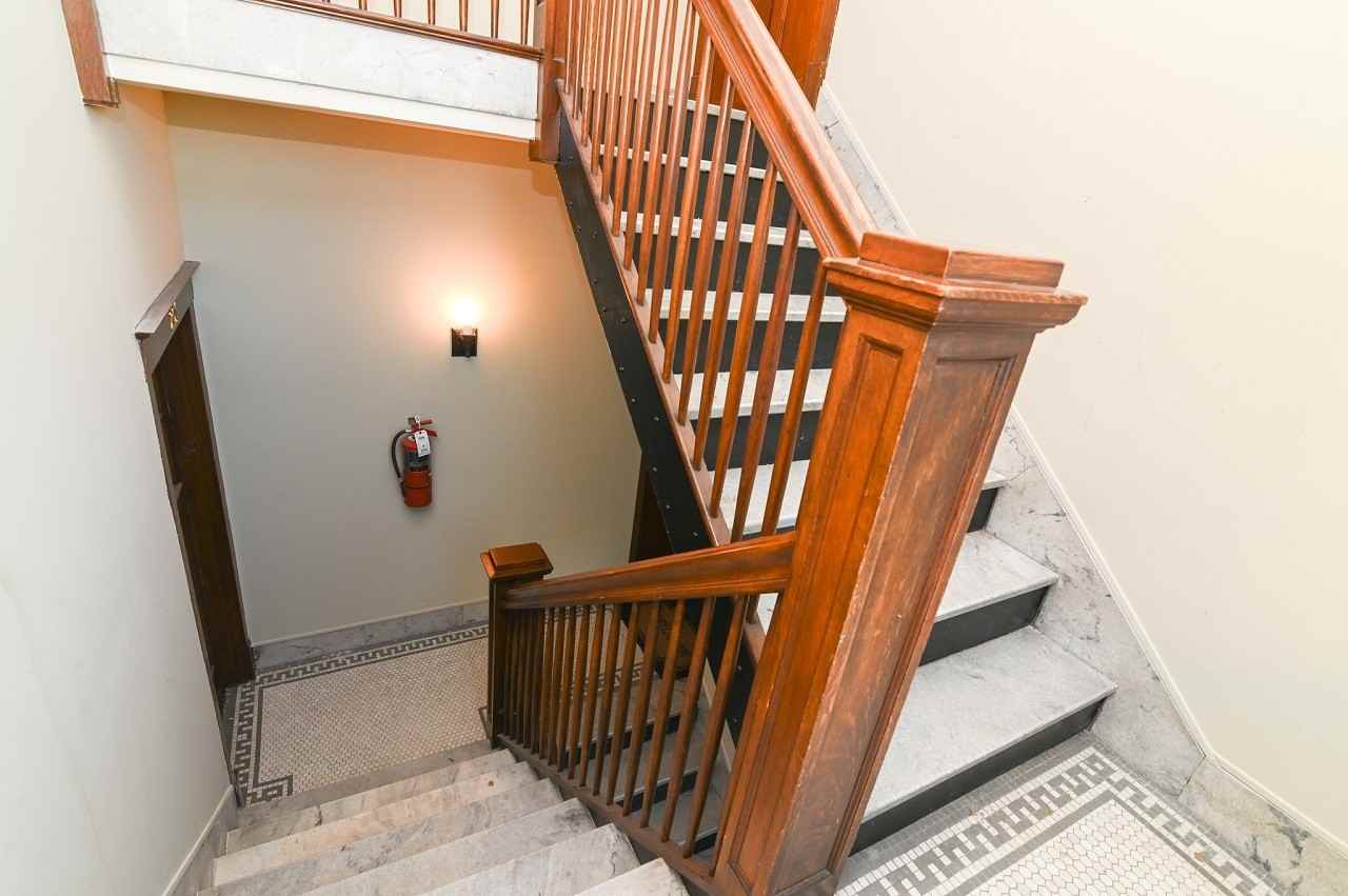 315 Washington Street - Photo 4 of 24