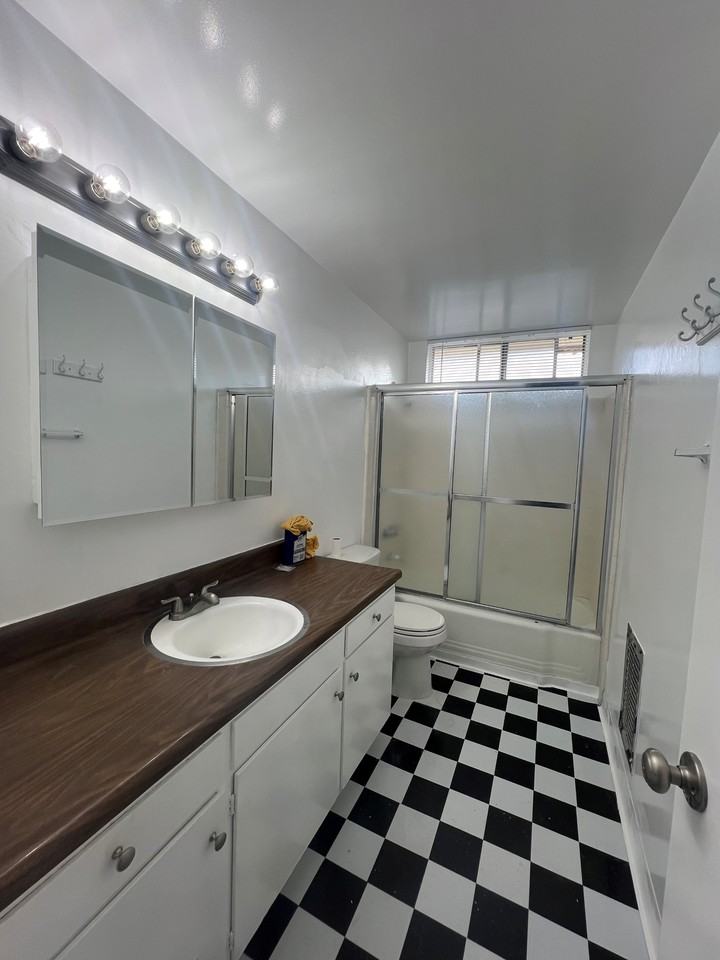 411 N. CHAPEL AVE (226) - Photo 4 of 9