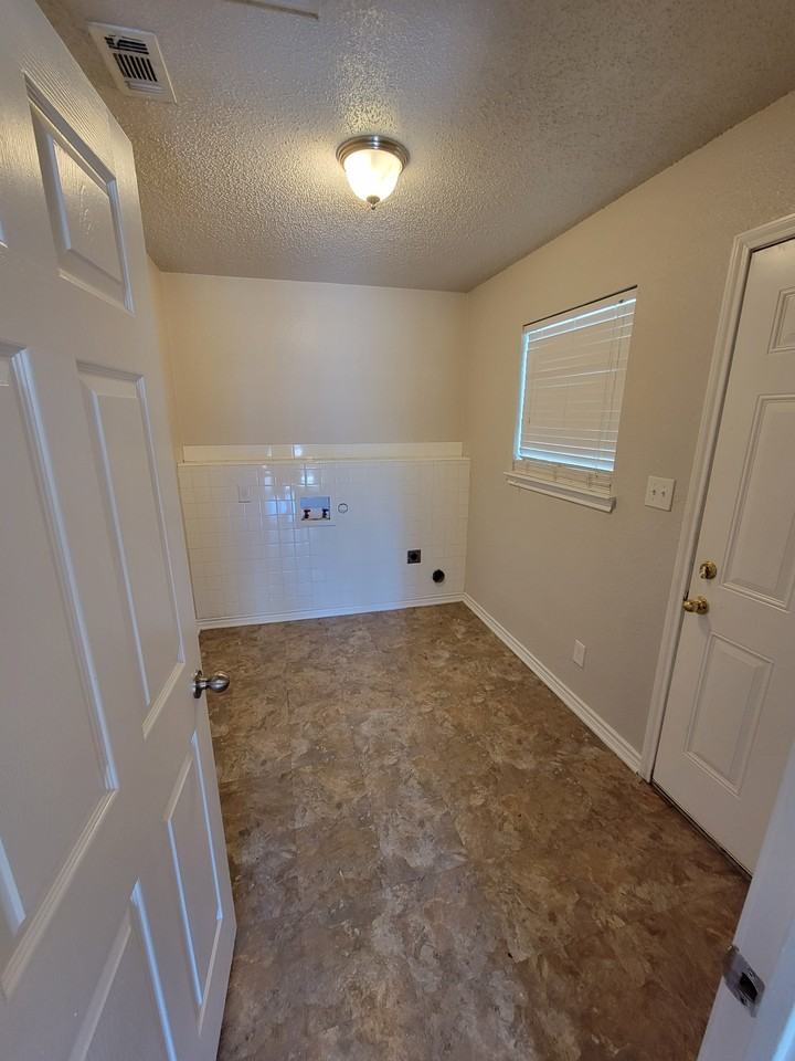 900 N 8th St #NA - Photo 7 of 11