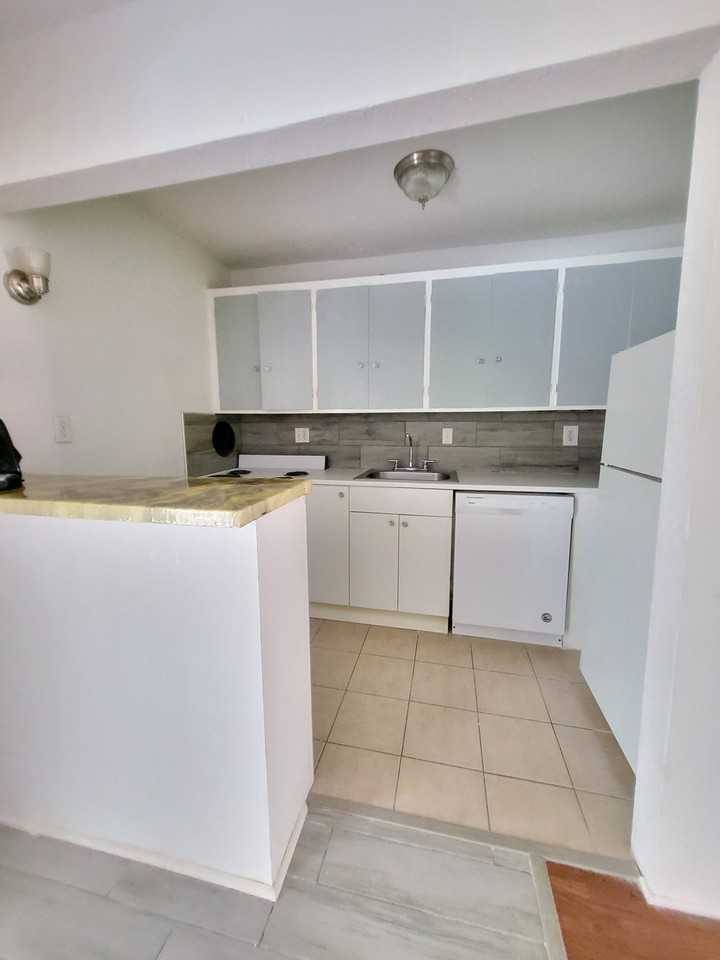 Hawthorne (425) - Photo 2 of 8