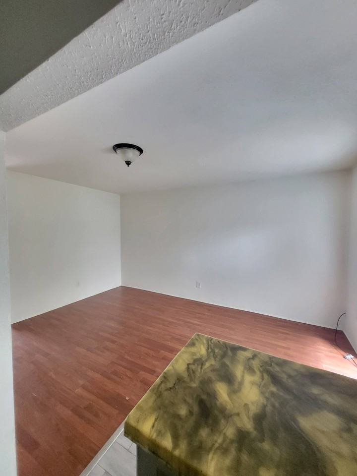 Hawthorne (425) - Photo 3 of 8