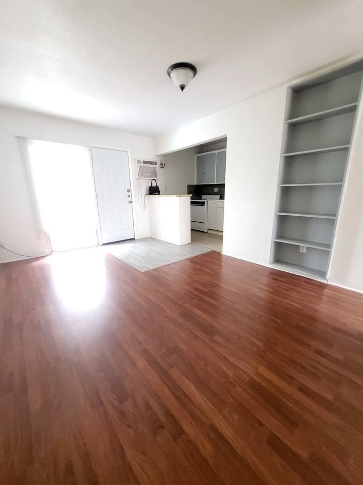 Hawthorne (425) - Photo 4 of 8