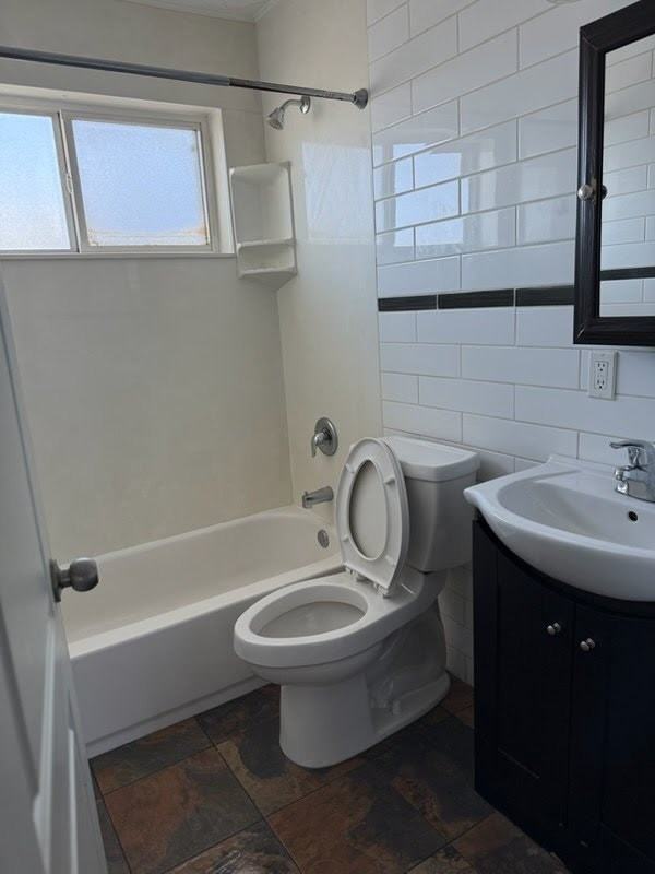 5225 Southwest Avenue, Unit 206 - Photo 6 of 8