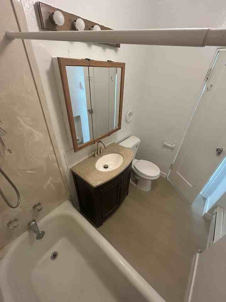 418 West 13th Street, Unit B - Photo 7 of 11