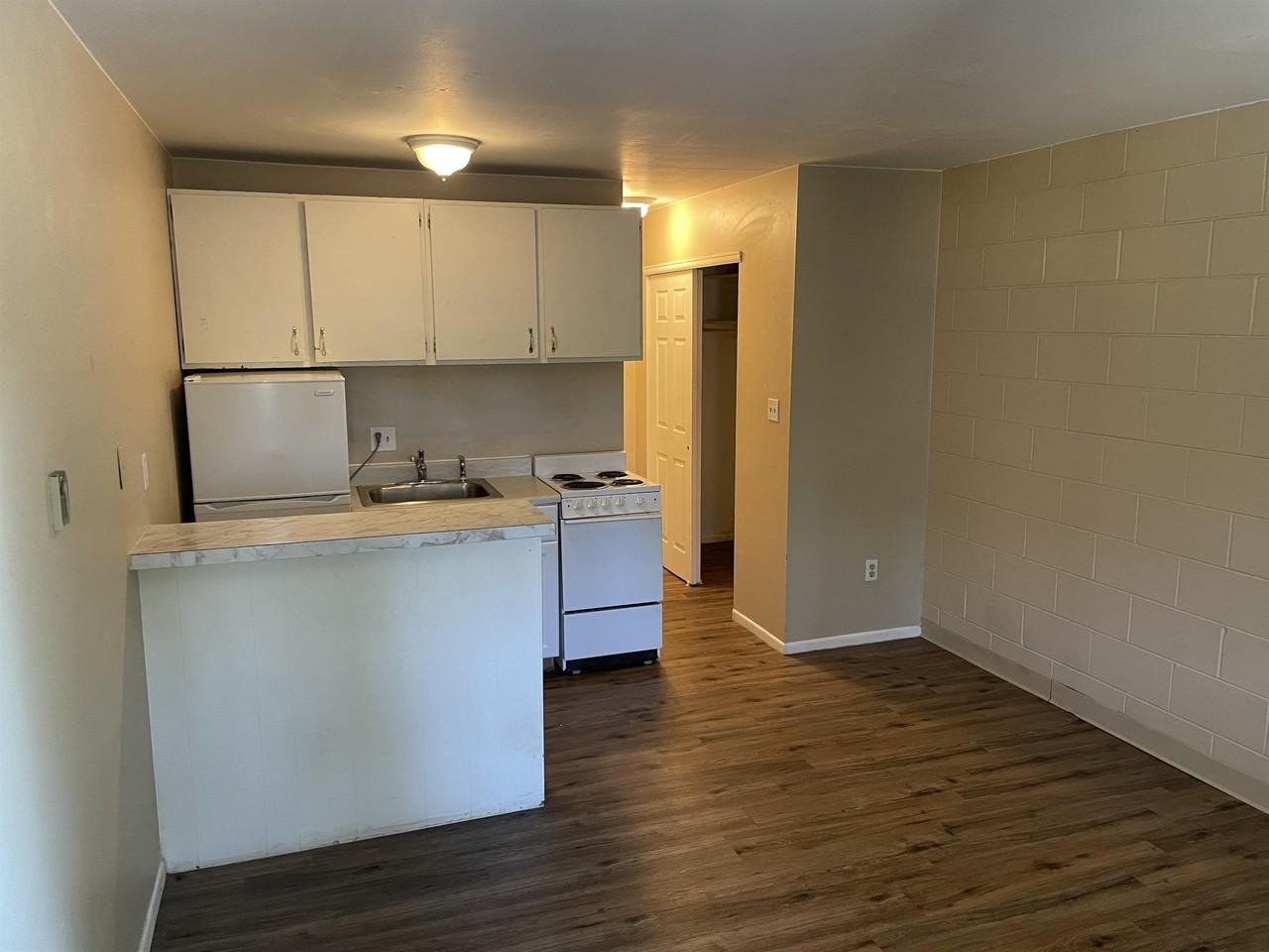 225 North Sherwood Street - Photo 2 of 30