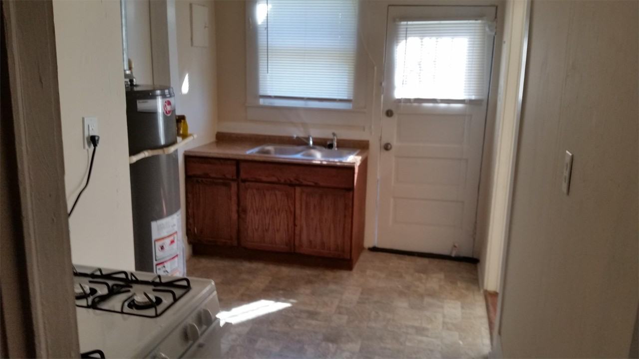 3100 Avenue G - Photo 4 of 6