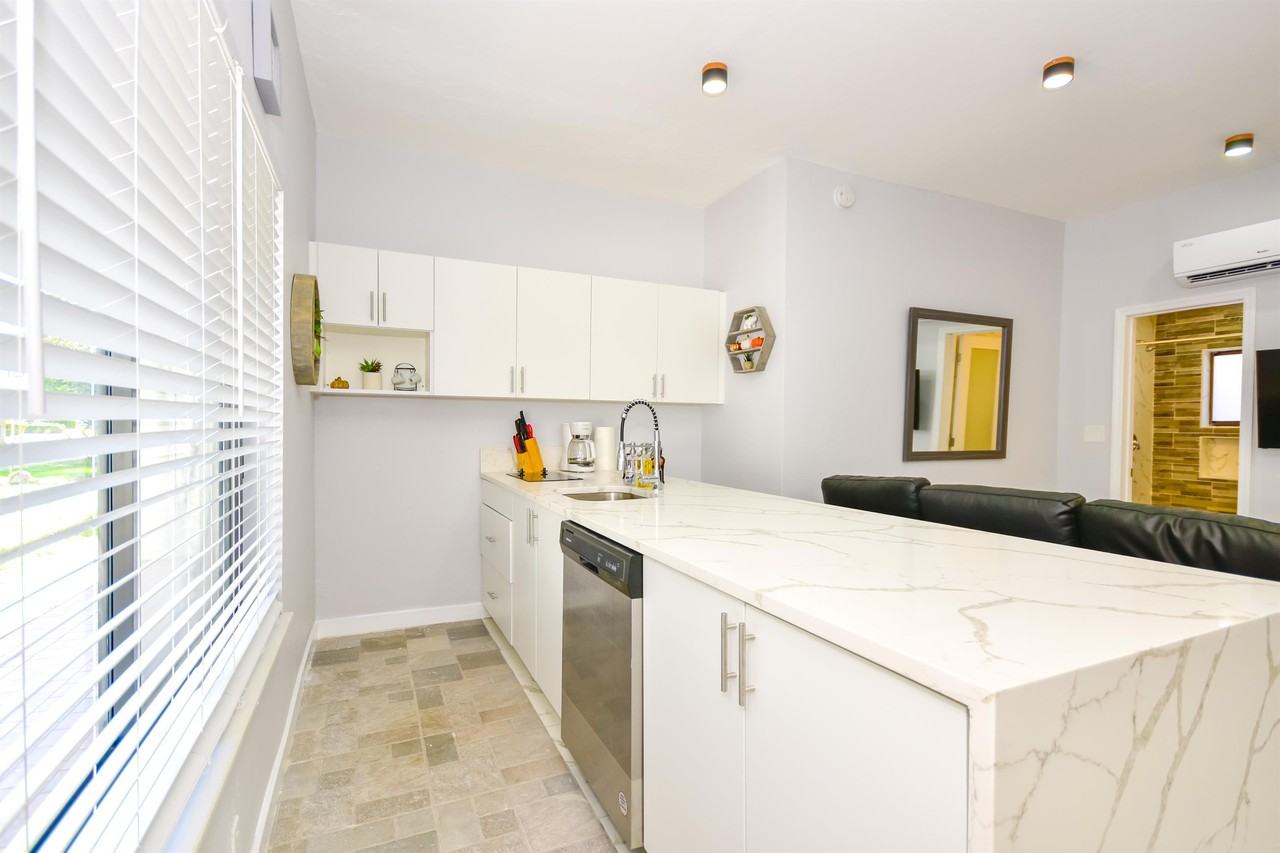 824 NE 4 ST, LLC - Photo 2 of 30