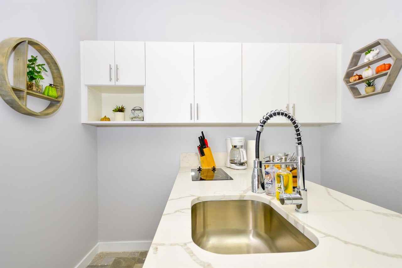 824 NE 4 ST, LLC - Photo 3 of 30