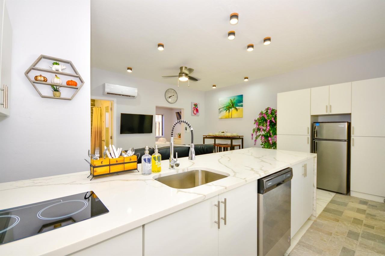 824 NE 4 ST, LLC - Photo 4 of 30