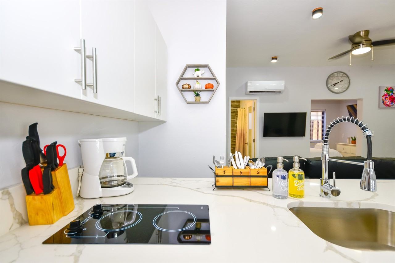 824 NE 4 ST, LLC - Photo 5 of 30