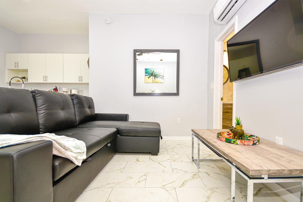 824 NE 4 ST, LLC - Photo 7 of 30