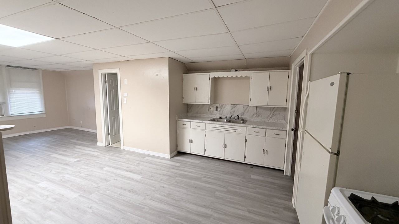 616 East Chandler Avenue - Photo 4 of 7