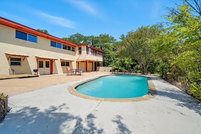 1421 Lake Shore Drive - Photo 7 of 50