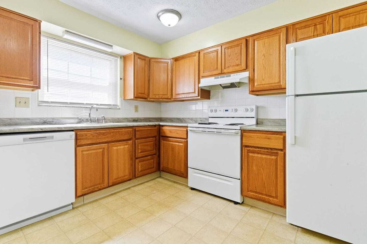 7400 6 Mile Lane - Photo 4 of 21