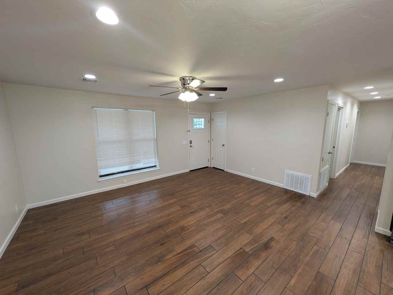 906 Parkview Dr #1 - Photo 2 of 28