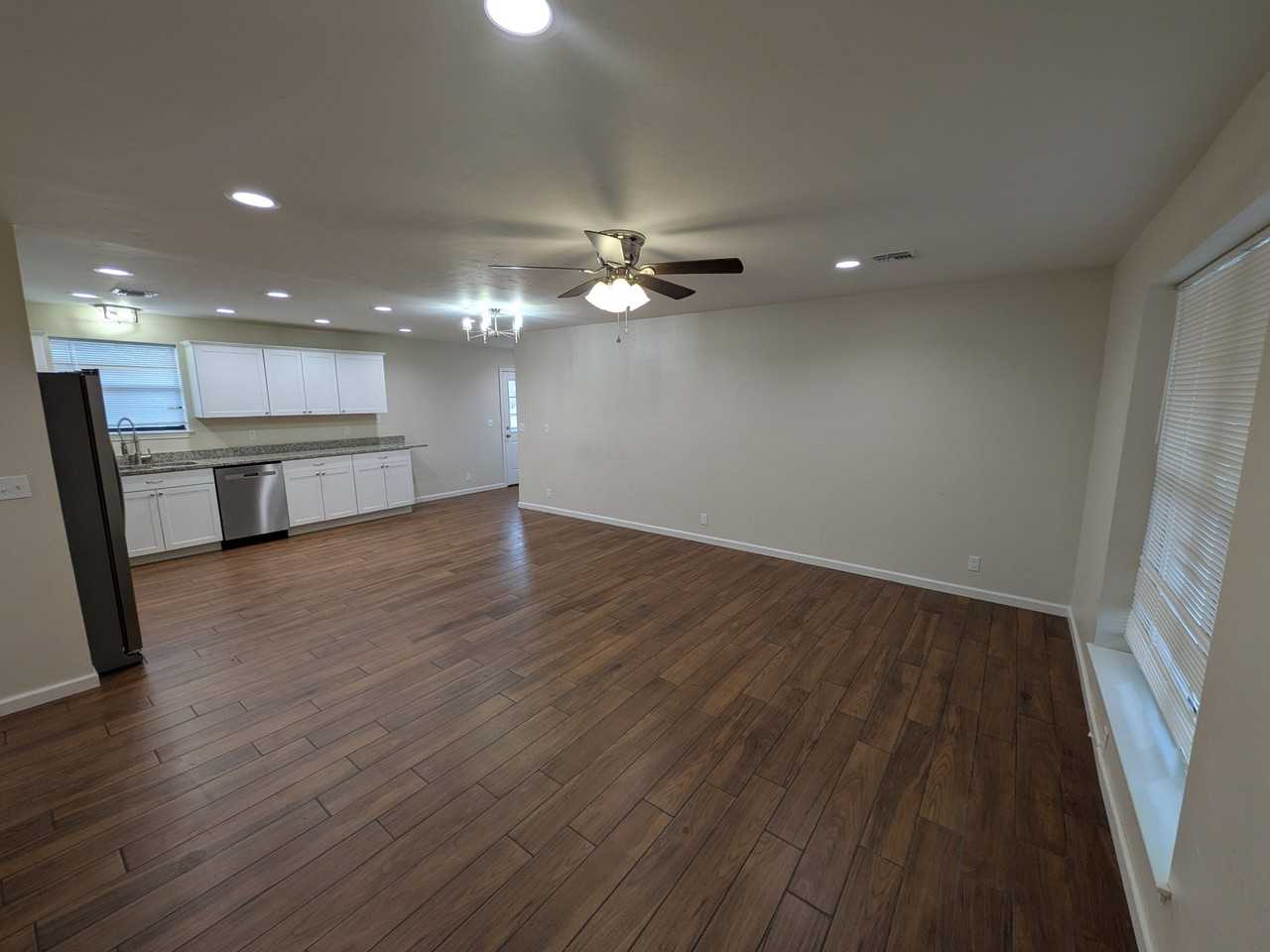 906 Parkview Dr #1 - Photo 3 of 28