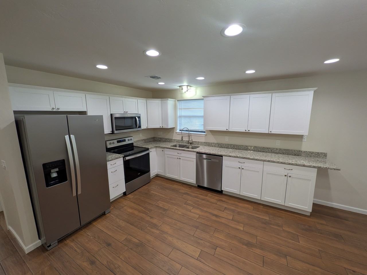 906 Parkview Dr #1 - Photo 5 of 28