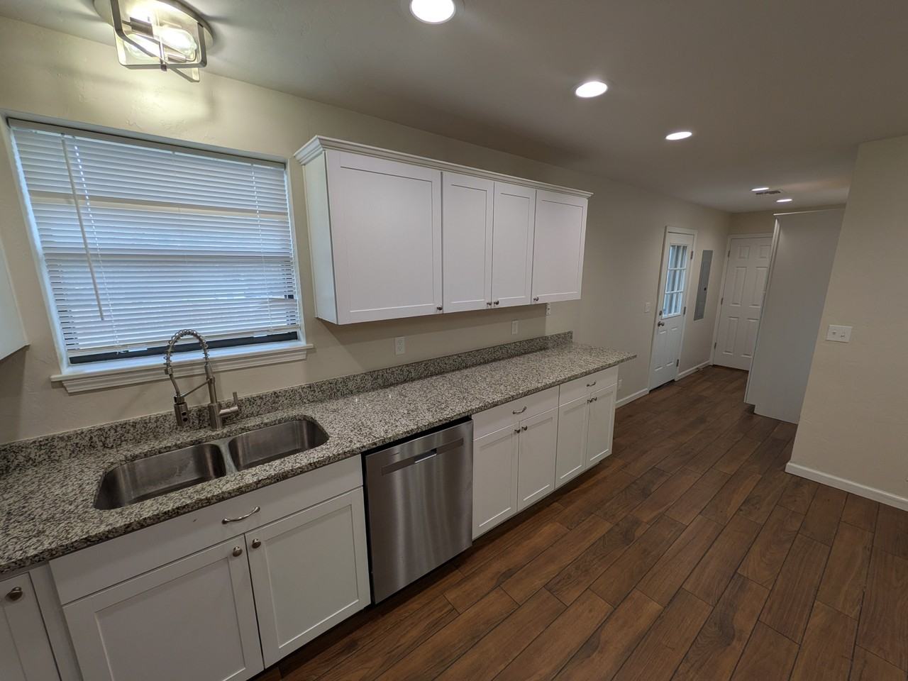 906 Parkview Dr #1 - Photo 7 of 28