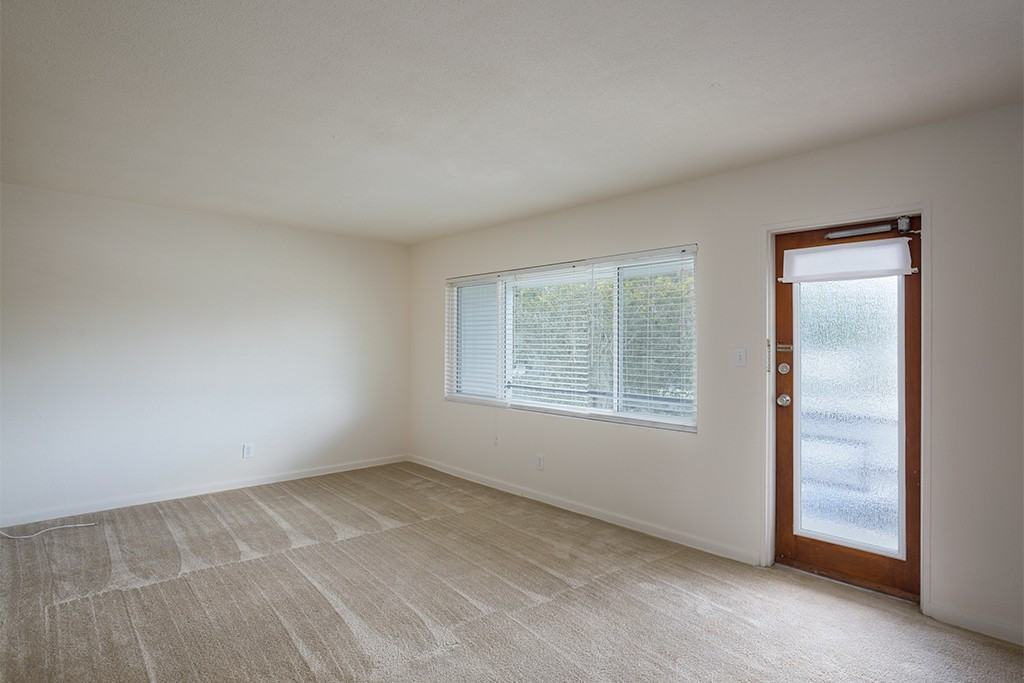 Lucerne Gardens Apartments - Photo 3 of 8