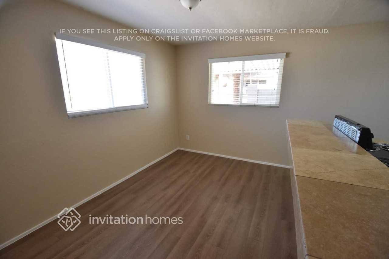 3026 W Lawrence Ln - Photo 5 of 16