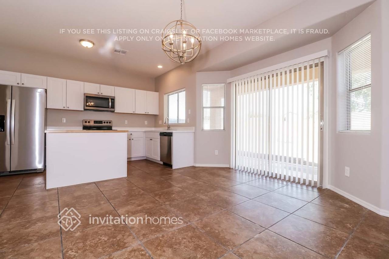 1421 S 123rd Dr - Photo 5 of 16