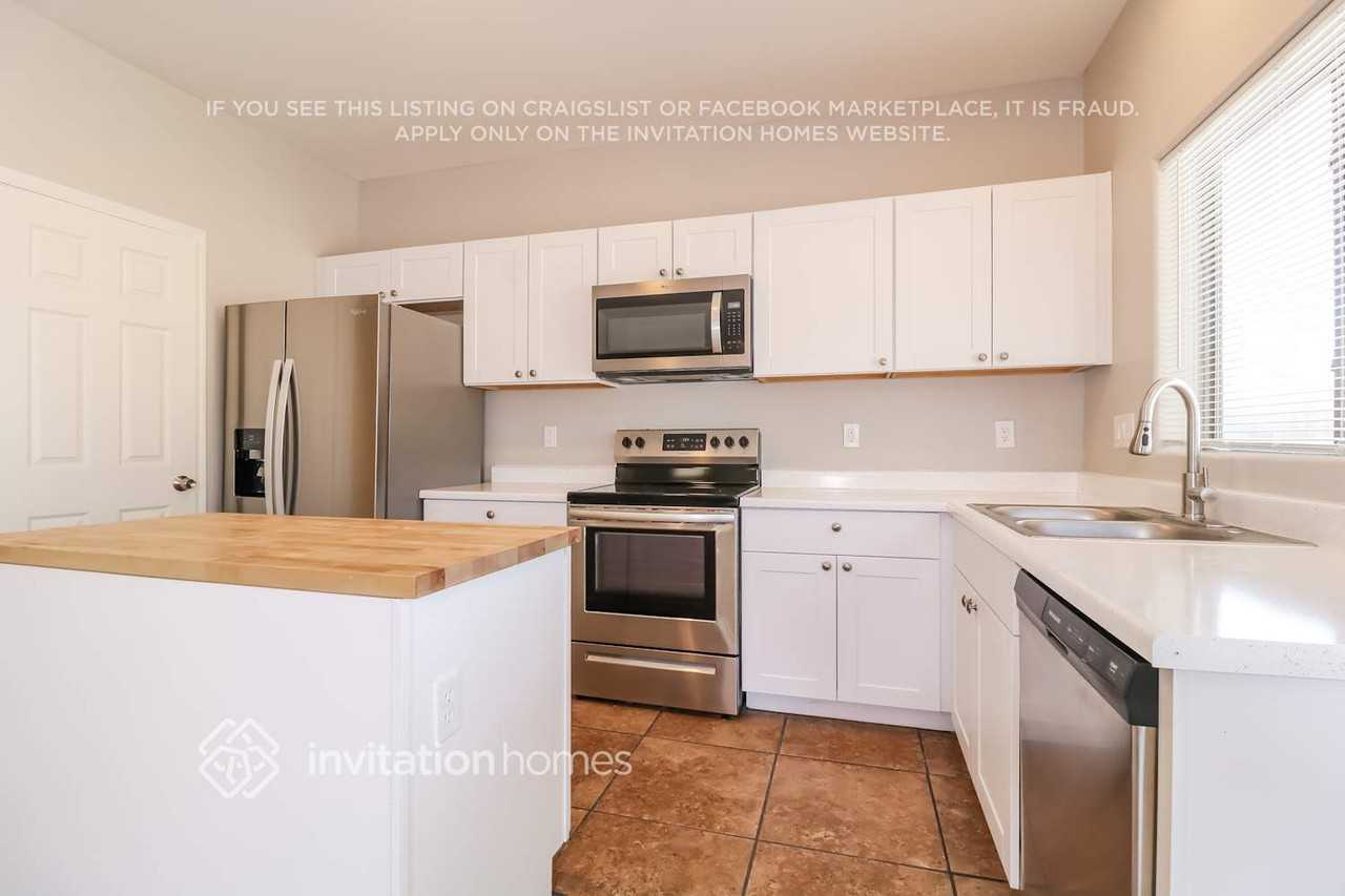 1421 S 123rd Dr - Photo 6 of 16