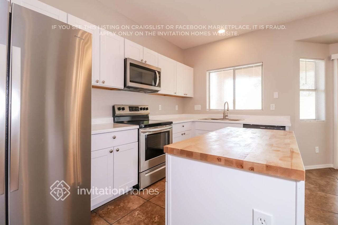 1421 S 123rd Dr - Photo 7 of 16