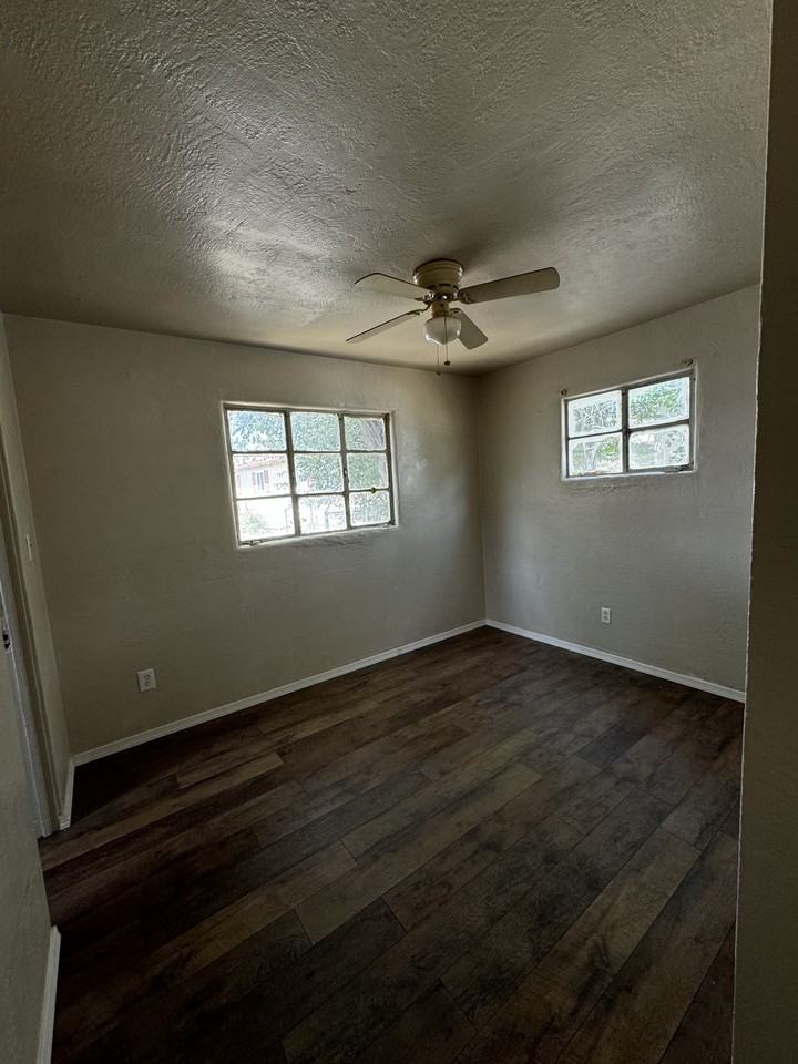 504 Headingly Ave Nw #1 - Photo 3 of 5