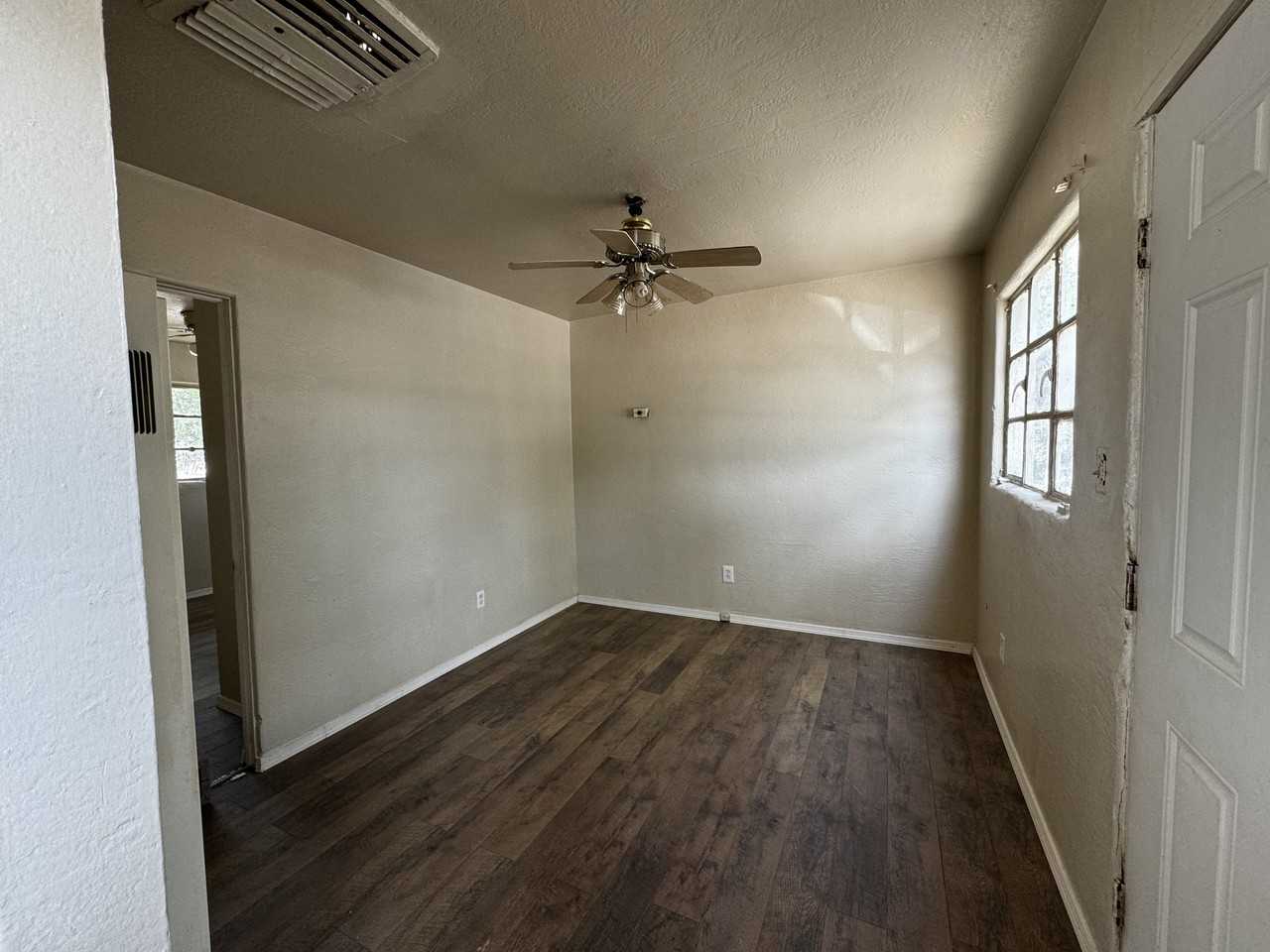 504 Headingly Ave Nw #1 - Photo 4 of 5