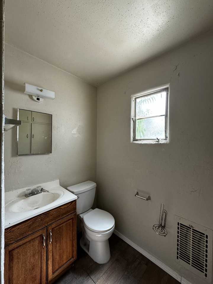 504 Headingly Ave Nw #1 - Photo 5 of 5