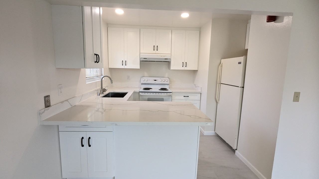 10243 Beardon Dr #4 - Photo 6 of 22