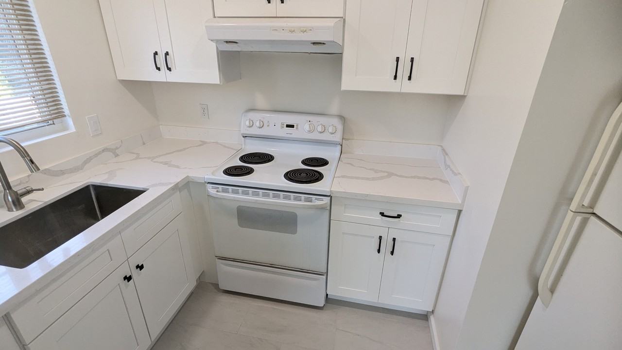 10243 Beardon Dr #4 - Photo 7 of 22