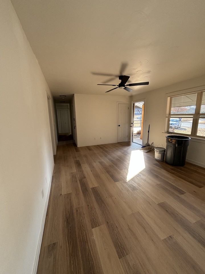 915 S 6th St #1 - Photo 3 of 27