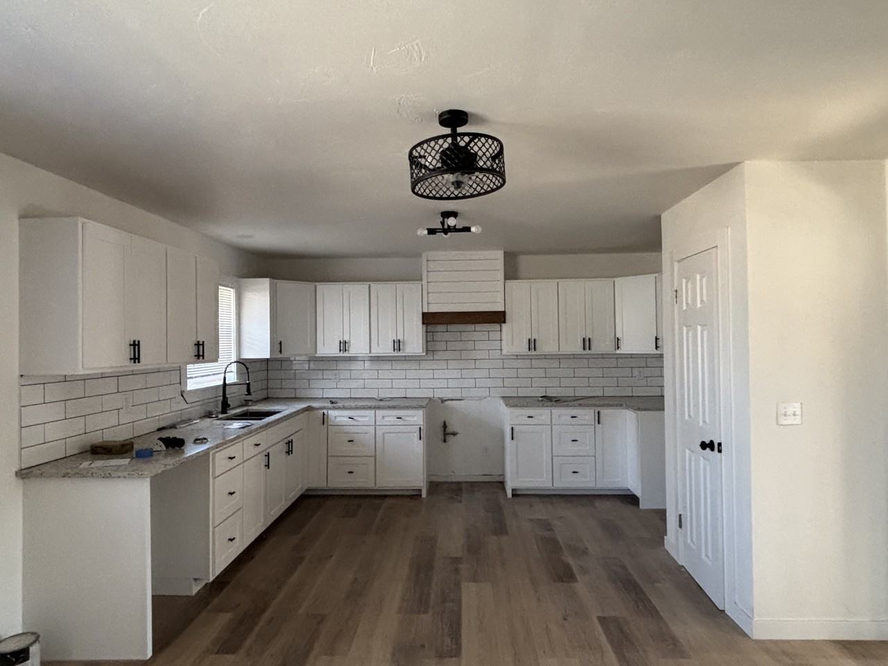 915 S 6th St #1 - Photo 4 of 27